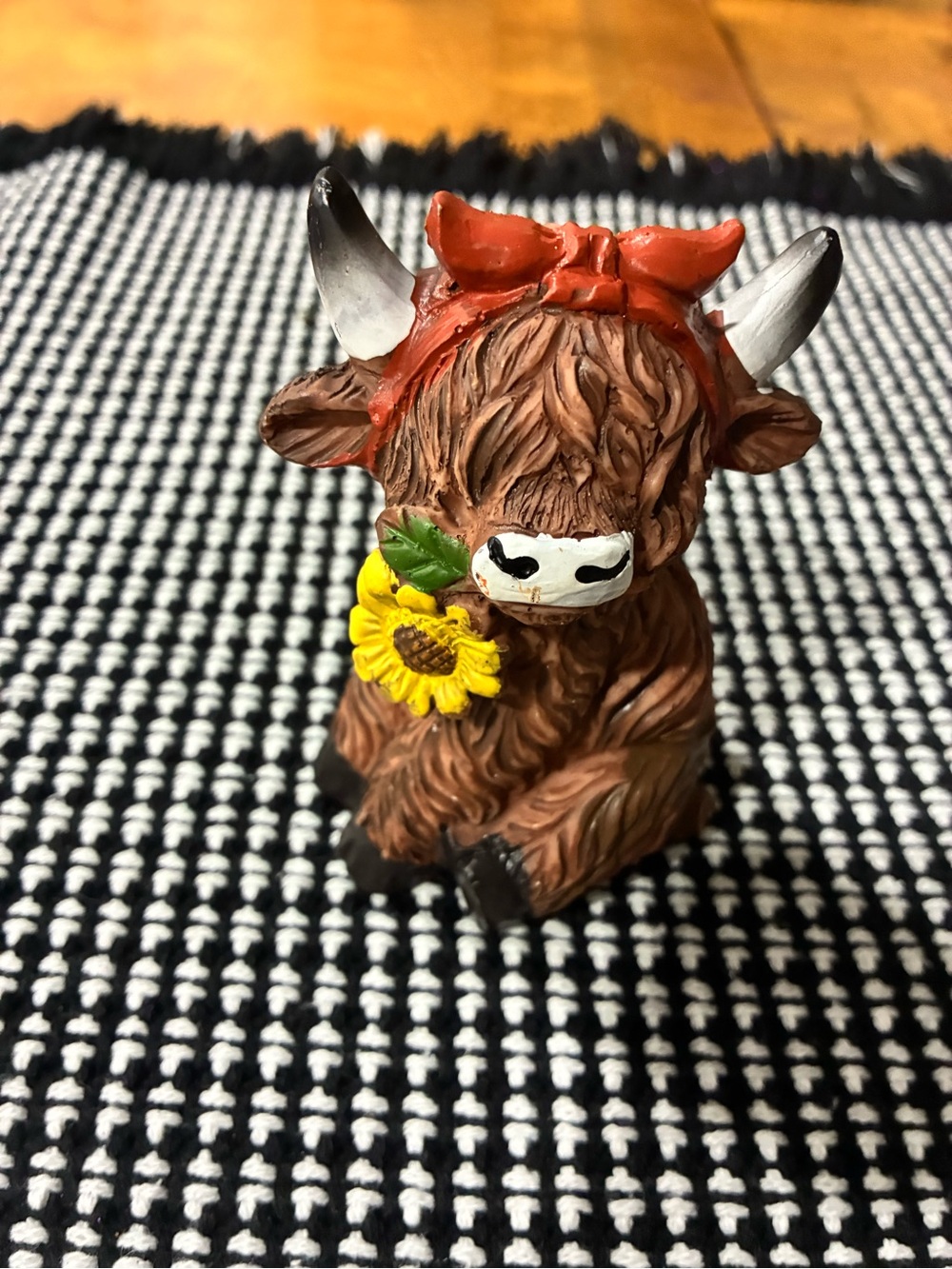 🔥Hand-Painted Highland Cow Figurine with Sunflower